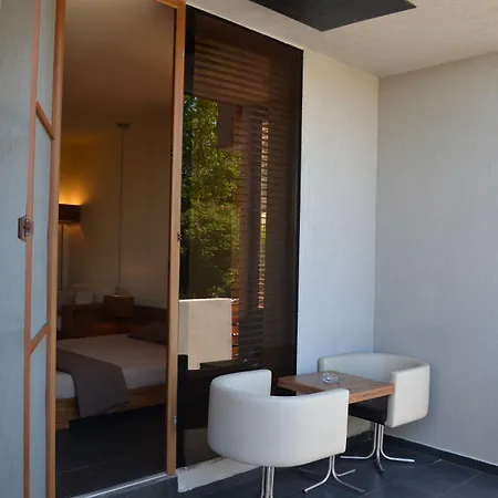 Otel Design Logatero 3*